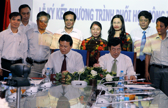 វិទ្យុសម្លេងវៀតណាម ជាមួយគណះកម្មាធិការមជ្ឈឹមរណះសិរ្យមាតុភូមិវៀតណាម ​ចុះហត្ថលេខាលើកម្មវិធីសហប្រតិបត្តិការការងារ